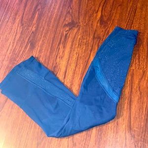 All in motion yoga 🧘‍♀️ pants w mesh along calves
